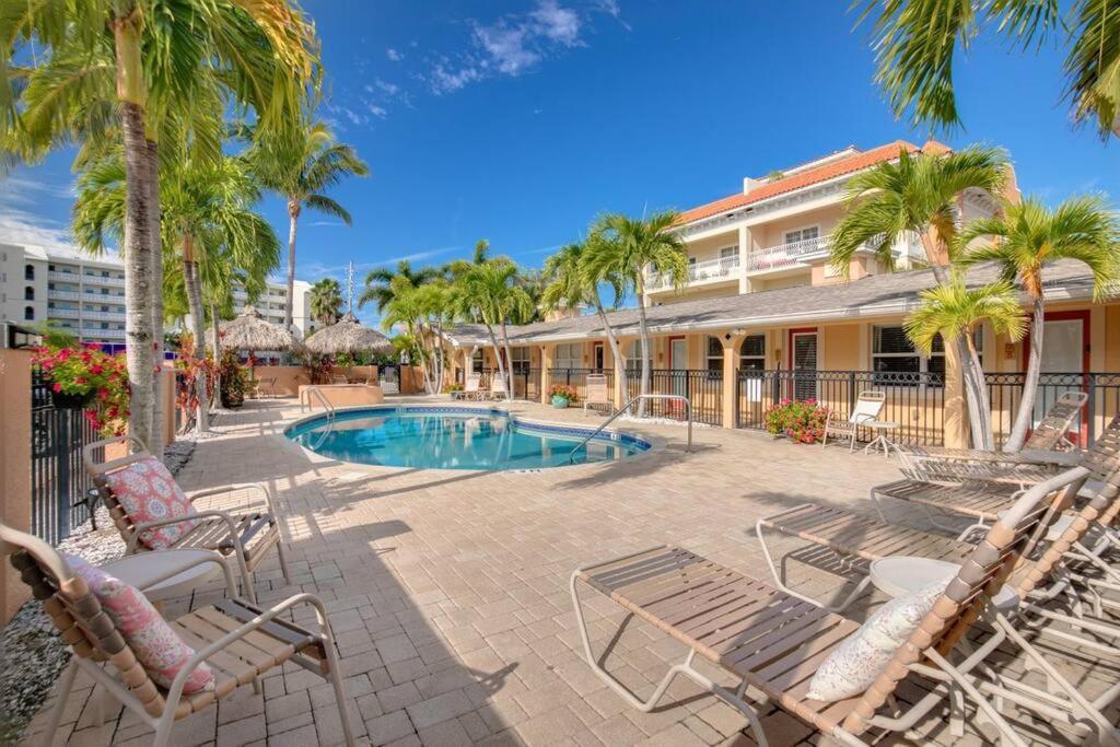 Steps To The Beach And Restaurants! - Coconut Villa'S Suite 1 St. Pete Beach Exterior foto